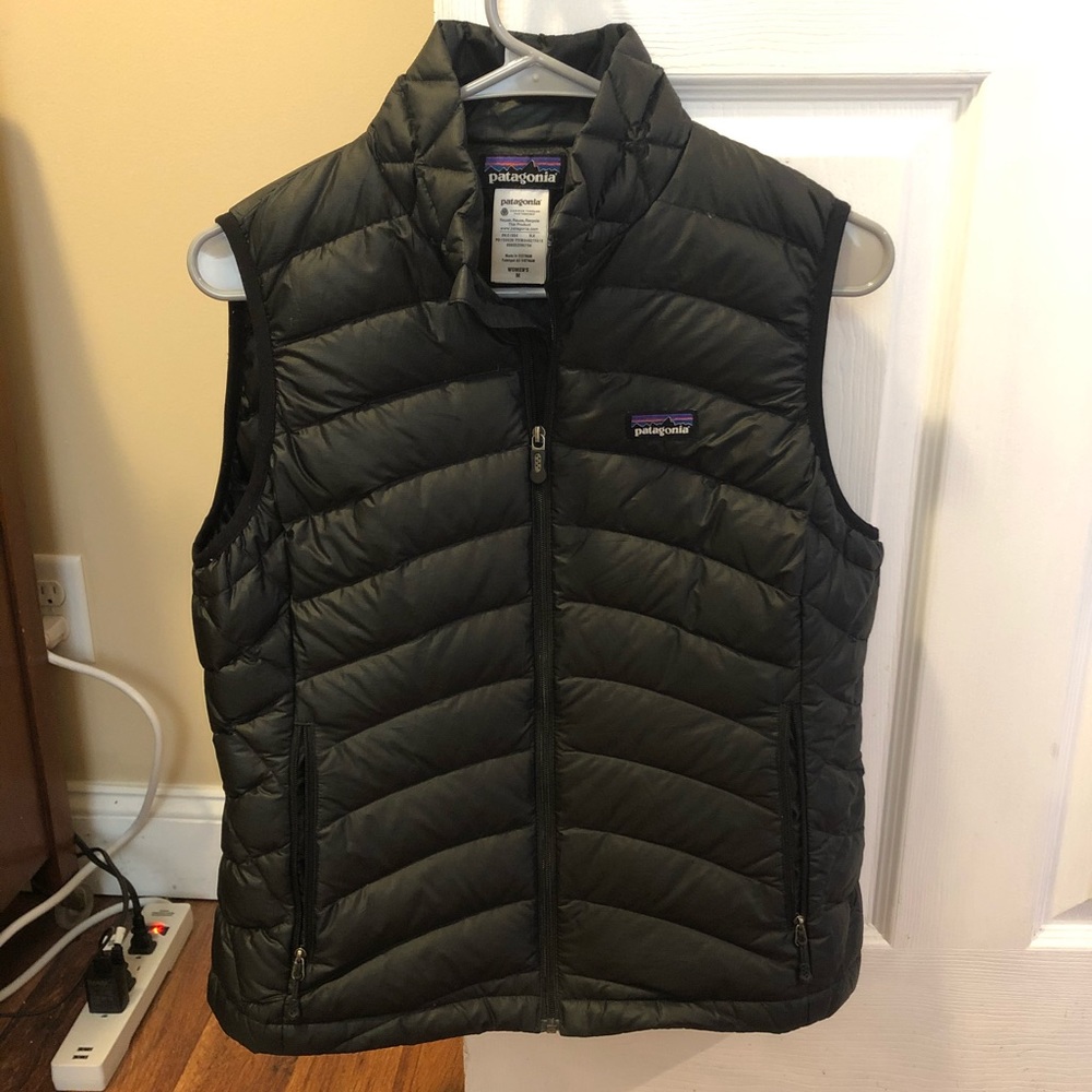 Patagonia Black women’s puffer vest size M